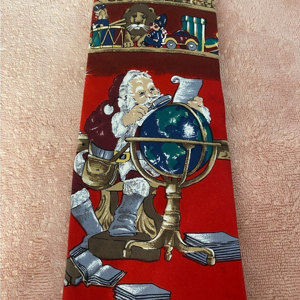 Requirements Festive Santa and Globe Tie - Picture 4 of 9